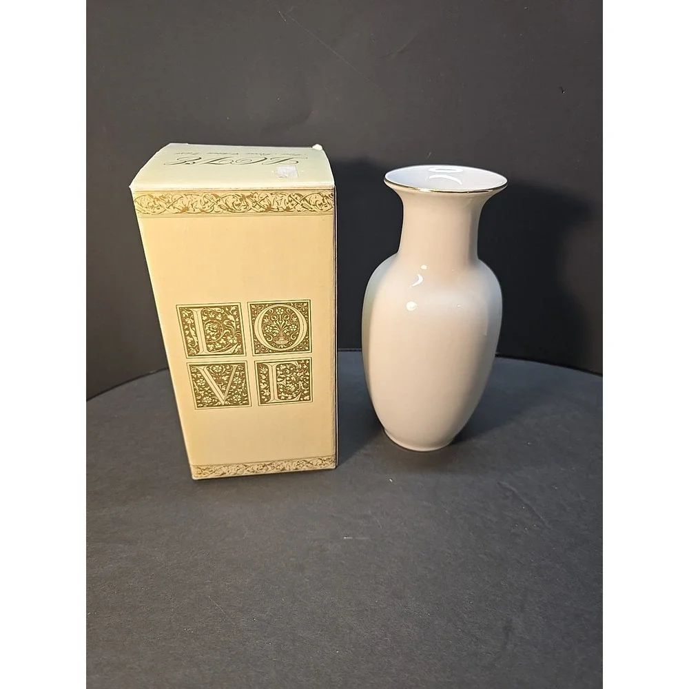 Papel Freelance Fine Bone China LOVE Vase 8 Inches With‎ Original Box